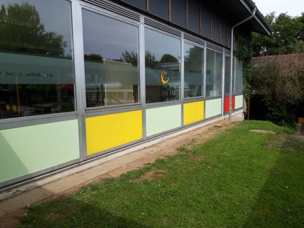 Schulhof – Es geht bunt weiter